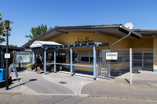 Rezeption und Eingangsbereich der Erholungsanlage St. Leoner See