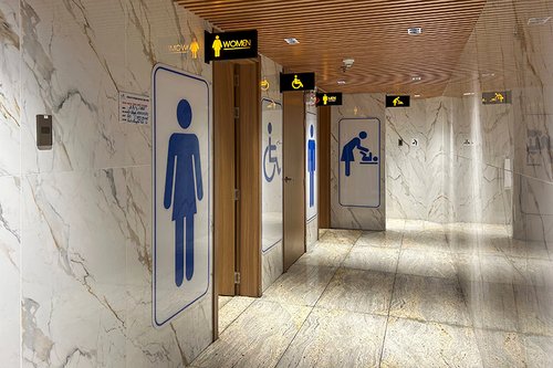 Sanitärbereich des Da Nang International Airport.