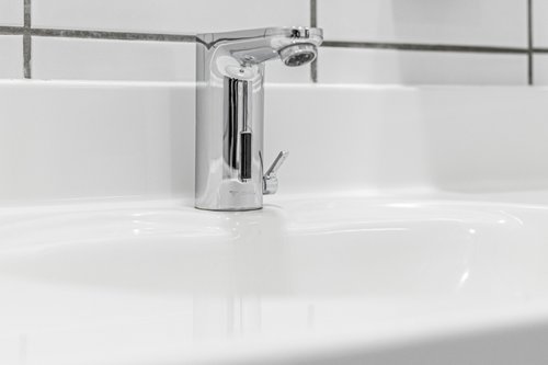 Nahaufnahme-Waschtisch-Armatur-CELIS-E-HD-M_Close-up-Washbasin-tap-CELIS-E-HD-M_-_1