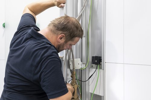 Installation des LINUS Duschpanels von SCHELL.
