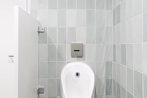 Urinal-Modul MONTUS COMPACT II und berührungslose Urinalsteuerung EDITION E mit Infrarot-Sensor von SCHELL.