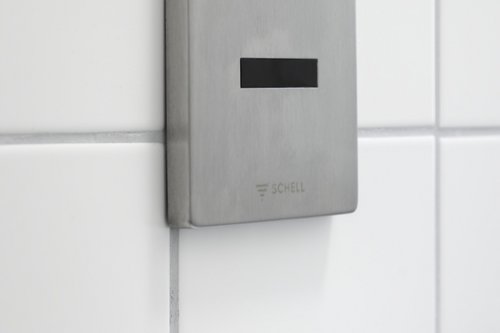 Nahaufnahme der Urinalsteuerung EDITION E im Otto Dullenkopf Park.