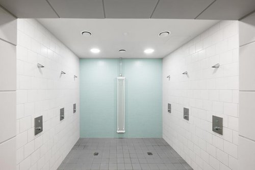 Unterputz-Duschen-LINUS-D-C-T-mit-Duschkopf-Comfort-in-den-Gemeinschaftsduschen-des-TSV-Muenchen-Ost-eV_Concealed-shower-LINUS-D-C-T-with-shower-head-comfort-in-the-communal-showers-of-TSV-Muenchen-Ost-eV