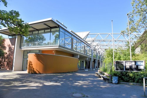 referenz_dreifeldsporthalle_02-sporthalle-aussen