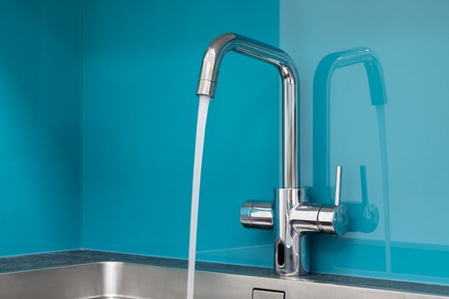 Elektronische Küchenarmatur GRANDIS E von SCHELL mit Infrarot-Sensor Steuerung und zusätzlicher Einhebelbedienung