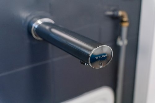 Aufputz-Waschtisch-Armatur MODUS E in der Gemeinschaftsgrundschule Wesel.