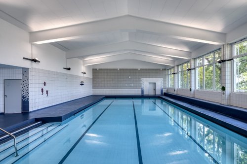 Schwimmbecken in der Landessportschule Ruit. Schwimmbecken in der Landessportschule Ruit.