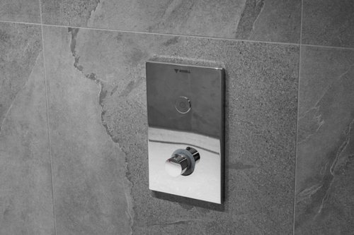 Nahaufnahme-einer-Unterputz-Dusche-LINUS-D-C-T_Close-up-of-a-LINUS-D-C-T-concealed-shower