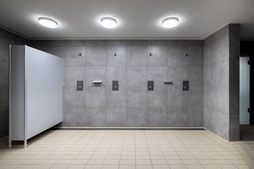 Unterputz-Dusche LINUS D-C-T und Duschkopf COMFORT Flex im Duschbereich des WSV Dieburg