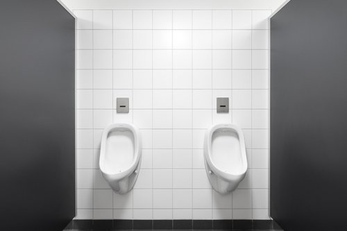 Urinalsteuerung EDITION E im Bad des Spiel- und Aktionsparks Otto-Dullenkopf-Park.