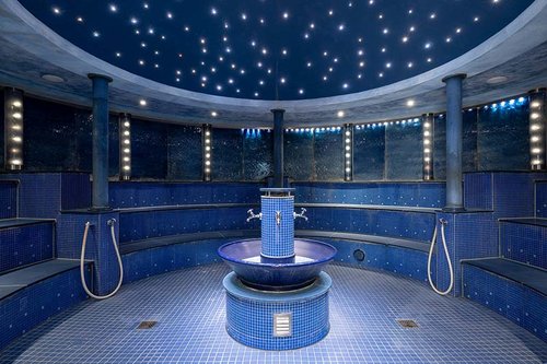 Entspannung pur im luxuriösen Ambiente in der KissSalis Therme.