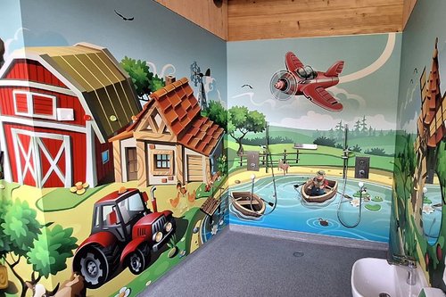 Kinderduschen auf dem Campingplatz Sonnenhof in Ellwangen mit der Unterputz-Dusche LINUS D-C-T, der Brausegarnitur VITUS , der Handbrause VITUS sowie der Waschtisch-Armatur MODUS EH-T.