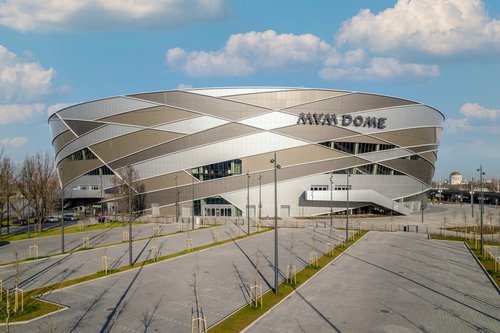 Mehrzweckhalle und Parkplatz MVM Dome in Budapest