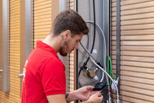 Installation des INOX Duschpanels von SCHELL.