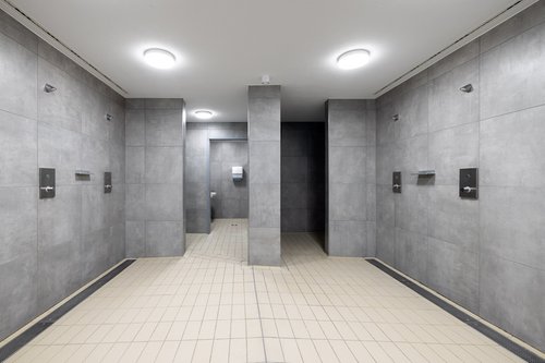 Unterputz-Dusche LINUS D-C-T und Duschkopf COMFORT Flex von SCHELL im Sportbad des WSV Dieburg