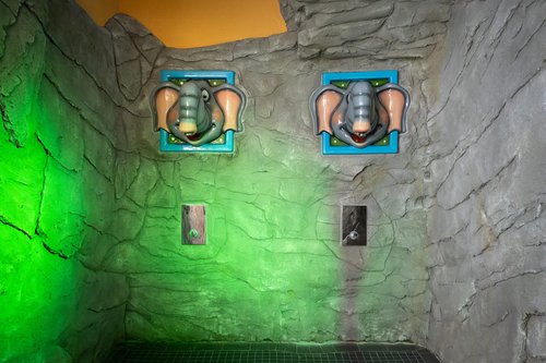 SCHELL Unterputz-Dusche LINUS D-C-T im Kinderbereich des Sanitärgebäudes der Erholungsanlage St. Leoner See