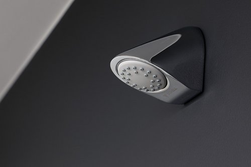 Nahaufnahme eines Duschkopf Comfort Flex in den Gemeinschaftsduschen der Freiburger Turnerschaft.