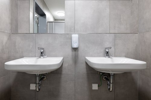 Elektronische Waschtisch-Armaturen XERIS E-T von SCHELL im Sportbad Dieburg