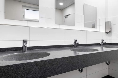 Selbstschluss-Waschtisch-Armatur PURIS SC im Sanitärbereich des Vereinsgebäudes des Sportpark Süd - FV Brühl.