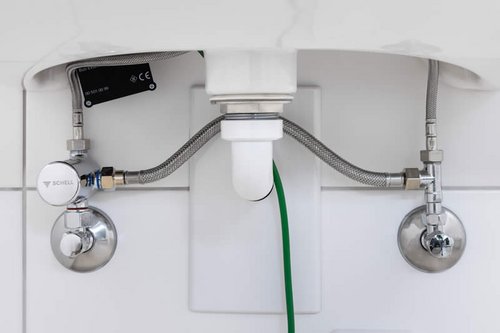 Eckventil-Thermostat inklusive flexiblem Anschlussset zur Montage auf Eckventilen