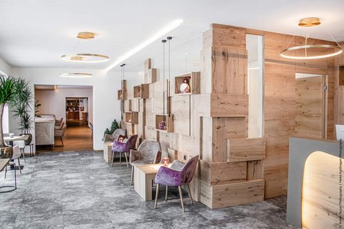 Loungebereich des Hotels Sonklarhof