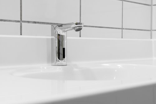 Nahaufnahme-Waschtisch-Armatur-CELIS-E-HD-K_Close-up-Washbasin-tap-CELIS-E-HD-K_-_1