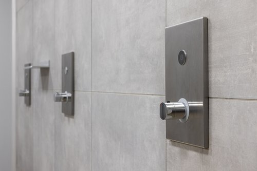 Duschen LINUS D-C-T von SCHELL mit Edelstahl-Frontplatte und CVD-Touch-Elektronik