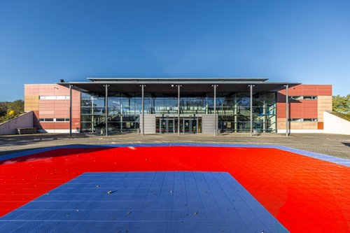 Vorplatz-der-Stadthalle-Weissenfels_Forecourt-of-the-town-hall-Weissenfels