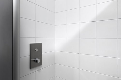 Unterputz-Dusche LINUS D-C-T mit Duschkopf COMFORT Flex im Bad des Spiel- und Aktionsparks Otto-Dullenkopf-Park.