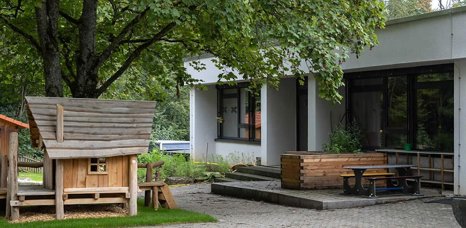 Multifunktionale_Bedienung_Kindertagesstaette_Spitzholz_960x470_01