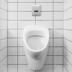 SCHELL_Blogbeitrag_Sanitaeranlagen_auf_Campingplaetzen_Urinal