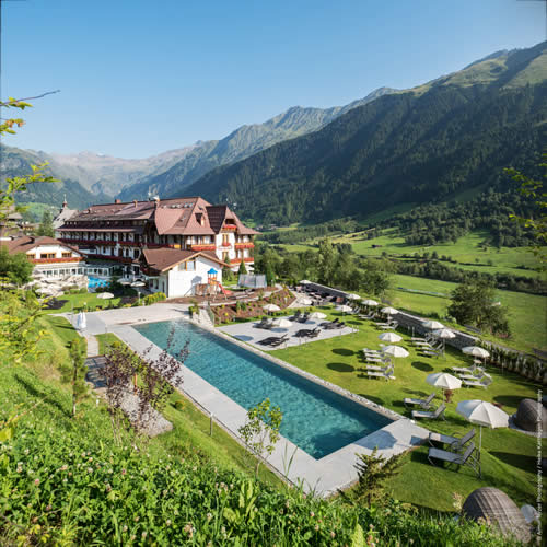 Außenansicht des Hotels Sonklarhof